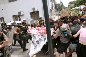 Επίθεση των ΜΑΤ σε φοιτητές