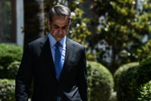 Ο Κυριάκος Μητσοτάκης έξω από το Προεδρικό Μέγαρο