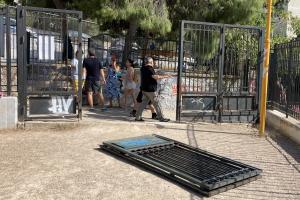 Πόρτα σε παιδική χαρά