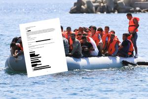 Πρόσφυγες σε βάρκα
