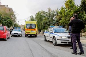 Ασθενοφόρο του ΕΚΑΒ και περιπολικά