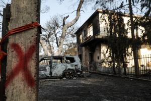 Καταστροφές από την πυρκαγιά σε Βαρυμπόμπη