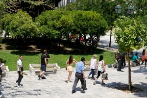 Κόσμος στην πλατεία Συντάγματος