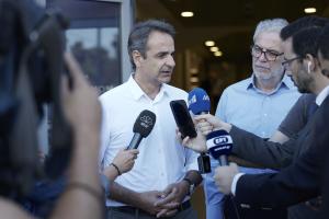 Ο Κυριάκος Μητσοτάκης κάνει δηλώσεις