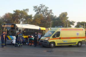 Βούλα σύγκρουση μηχανή λεωφορείο ασθενοφόρο