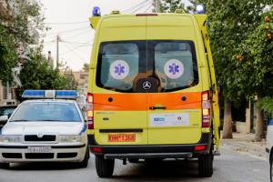 Περιπολικό της αστυνομίας και ασθενοφόρο του ΕΚΑΒ