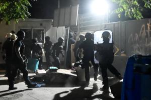 Ελαιώνας πρόσφυγες μετανάστες ΜΑΤ