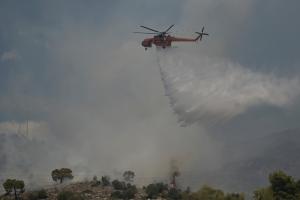 φωτιά Νέα Πέραμος πυροσβεστικό ελικόπτερο