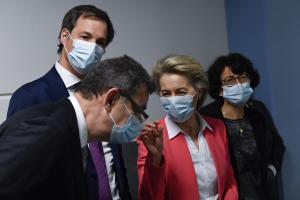 Η Ούρσουλα φον ντε Λάιεν και ο Αλβέρτος Μπουρλά