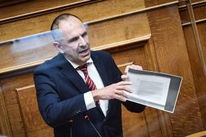 Ο Γιώργος Γεραπετρίτης στη Βουλή