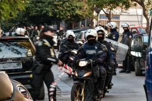 Αστυνομικοί πάνω σε μηχανάκια
