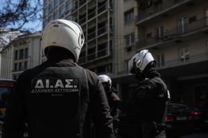 Αστυνομικοί της ομάδας ΔΙΑΣ πραγματοποιούν έλεγχο