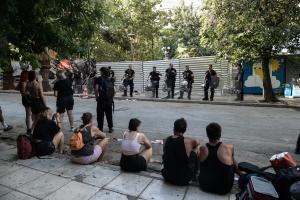 Στιγμιότυπο από την πλατεία Εξαρχείων με την παρουσία της αστυνομίας