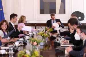 Η Βέρα Γιούροβα και ο Κυριάκος Μητσοτάκης