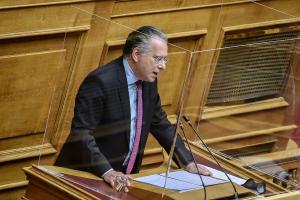 Ο Γιώργος Κουμουτσάκος στη Βουλή