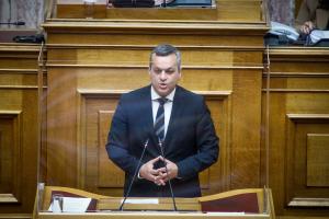 Ο Χάρης Μαμουλάκης στη Βουλή
