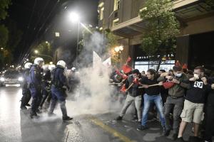 Επίθεση των ΜΑΤ σε πορεία