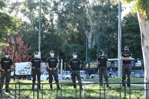 Η πανεπιστημιακή αστυνομία έξω από την πανεπιστημιούπολη Ζωγράφου