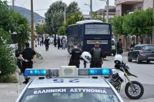 Περιπολικό και αστυνομικοί