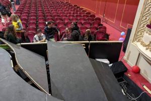 Η σκηνή στο Δημοτικό Θέατρο Πειραιά