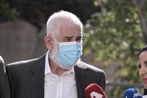 Ο Πέτρος Φιλιππίδης έξω από το δικαστήριο
