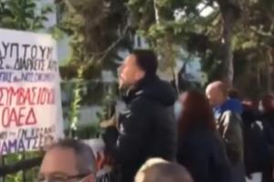 Άνθρωποι διαμαρτύρονται