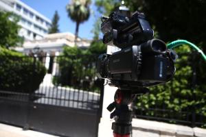 Κάμερα έξω από το Μέγαρο Μαξίμου