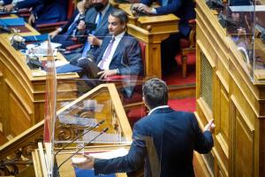 Κυριάκος Μητσοτάκης και Αλέξης Τσίπρας στη Βουλή