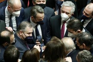 Ο Κυριάκος Μητσοτάκης μαζί με βουλευτές της ΝΔ
