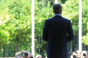 Ο Κυριάκος Μητσοτάκης έξω από το Μέγαρο Μαξίμου
