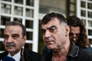 Ο Κώστας Βαξεβάνης έξω από τον Άρειο Πάγο