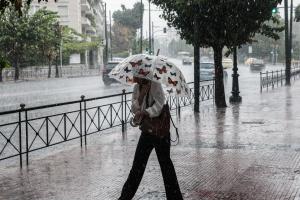 Ισχυρή βροχή στο κέντρο της Αθήνας