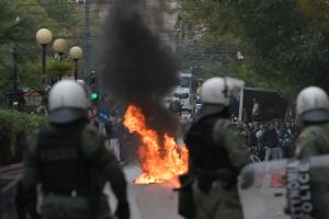 ΑΣΟΕΕ ΜΑΤ επεισόδια φωτιά κάδοι