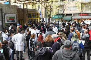 Γιατροί και νοσηλευτές στο νοσοκομείο Ευαγγελισμός