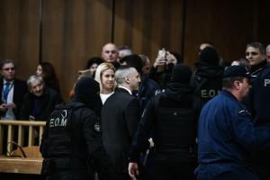 Ηλίας Κασιδιάρης δίκη Χρυσή Αυγή οπαδοί χειροκροτητές