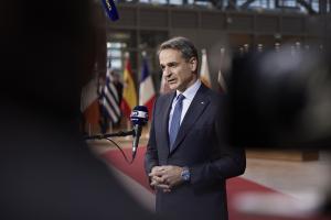 Ο Κυριάκος Μητσοτάκης κάνει δηλώσεις στις Βρυξέλλες