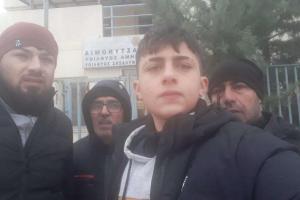 Πρόσφυγες έξω από το τμήμα συνοριακής φύλαξης Σουφλίου