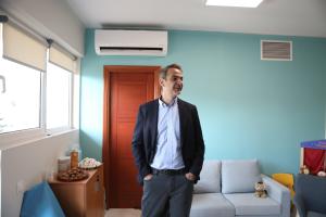ΜΗΤΣΟΤΑΚΗΣ ΕΠΙΣΚΕΨΗ ΣΤΟ ΣΠΙΤΙ ΤΟΥ ΠΑΙΔΙΟΥ