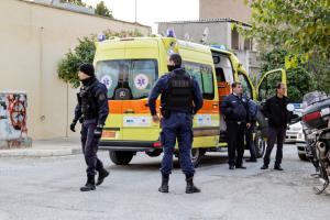 Αστυνομικοί και ασθενοφόρο του ΕΚΑΒ