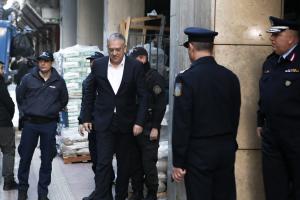 Ο Τάκης Θεοδωρικάκος στο αστυνομικό τμήμα Ομόνοιας