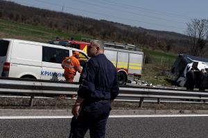 Αστυνομικός σε αυτοκινητόδρομο στην Βουλγαρία όπου σημειώθηκε τροχαίο