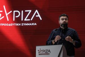 Ο Γιώργος Βασιλειάδης στο βήμα της συνεδρίασης της ΚΕ του ΣΥΡΙΖΑ