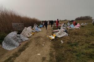 Διασωθέντες με κουβέρτες μετά το ναυάγιο στην Καλαβρία
