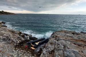Συντρίμμια από ναυάγιο στη Λέσβο