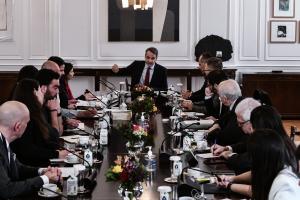 Ο Κυριάκος Μητσοτάκης σε συνάντηση με σωματεία καλλιτεχνών