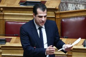 Ο Θάνος Πλεύρης στη Βουλή