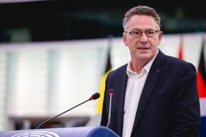 Ο ευρωβουλευτής του ΣΥΡΙΖΑ-ΠΣ σε ομιλία στο ευρωκοινοβούλιο