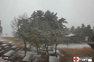 Χιόνια στο καταφύγιο Φλαμπουρι στην Πάρνηθα