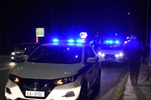 Περιπολικά με τον φάρο αναμμένο τη νύχτα