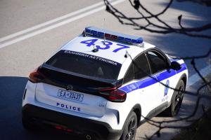 Περιπολικό κινείται στον δρόμο